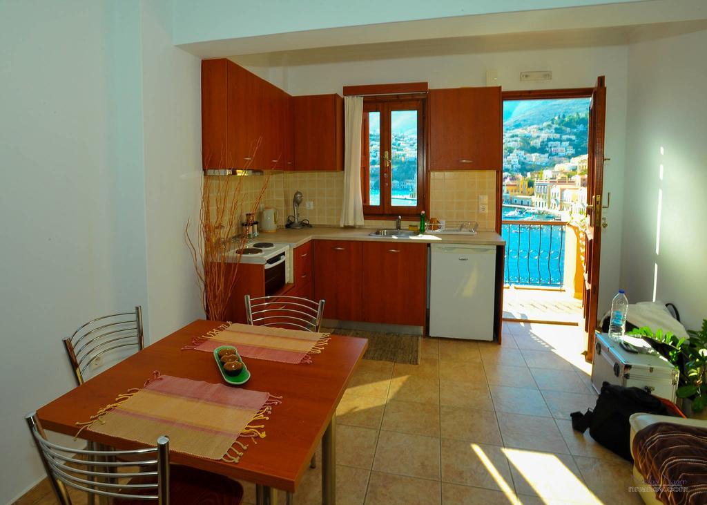 Kleanthi And Kostas Studios Сими Экстерьер фото